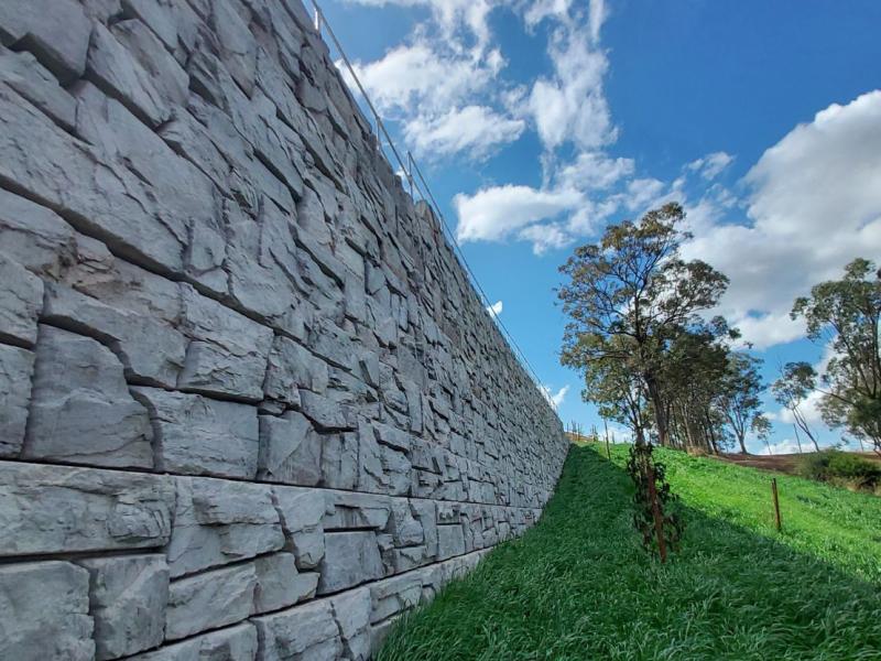 verti-block-retaining-wall-supports-road-widening-in-redbank-case-study-1690X831px