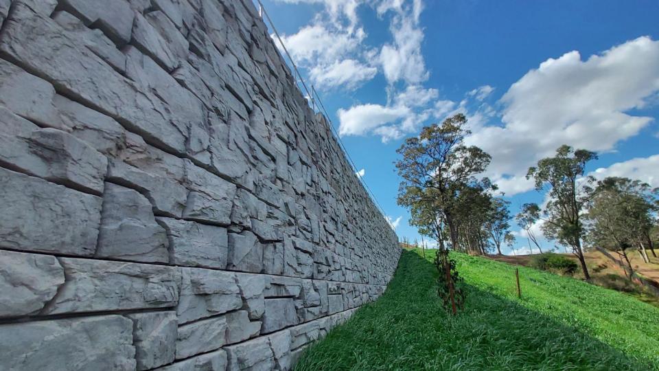 verti-block-retaining-wall-supports-road-widening-in-redbank-case-study-1690X831px
