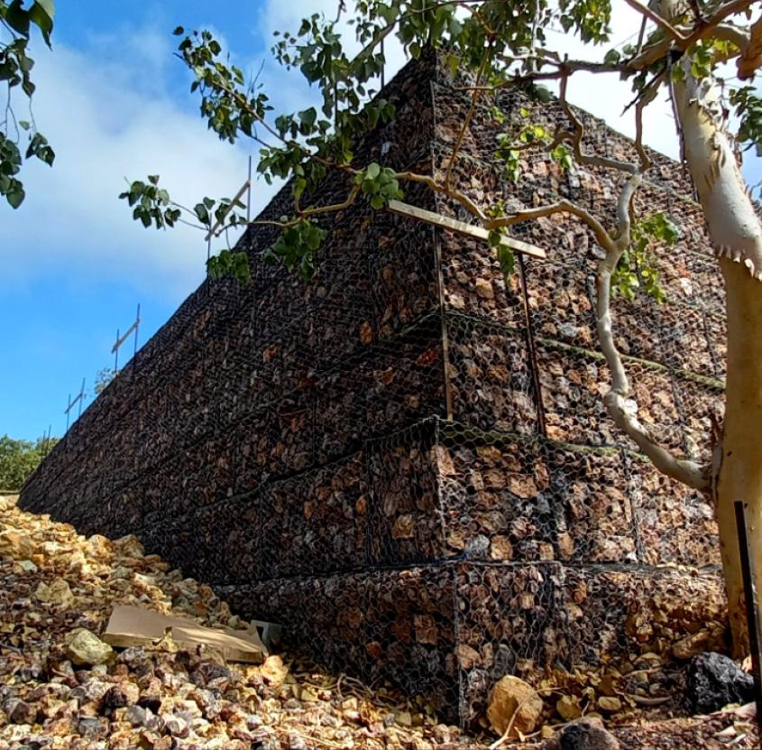 CONSTRUCTING A GABION RETAINING WALL AT PORT MORESBY | Geofabrics ...